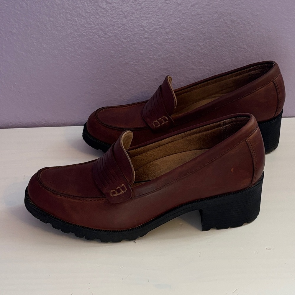 Eastland Woman’s Dark Brown Leather Loafers With Small Heel - Picture 5 of 8